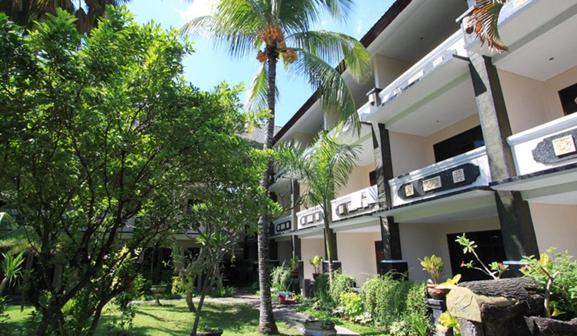 Bakung Beach Resort Кута Екстериор снимка