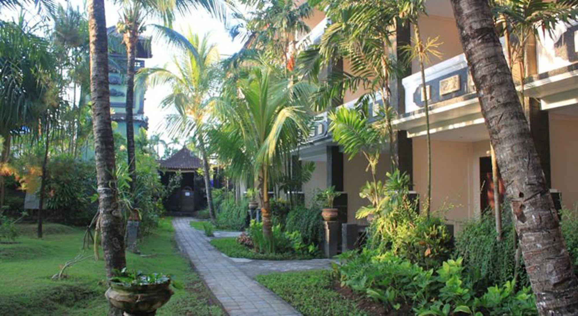 Bakung Beach Resort Кута Екстериор снимка